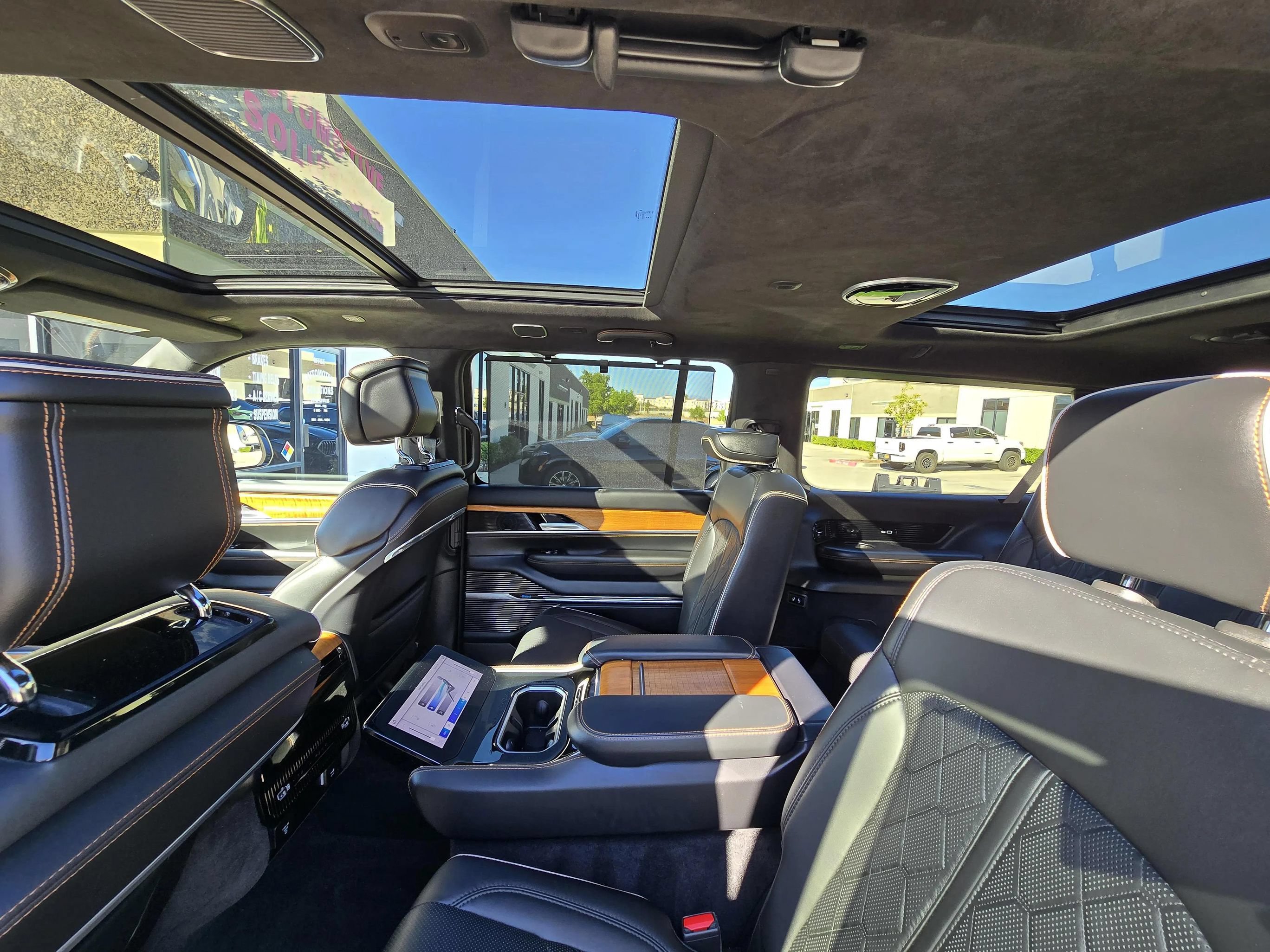 Used 2024 Jeep Grand Wagoneer L Series III AWD/4WD image 25