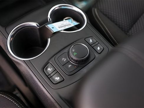 Used 2023 GMC Terrain SLE w/ Driver Convenience Package image 24