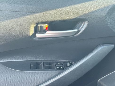 Used 2020 Toyota Corolla LE image 31