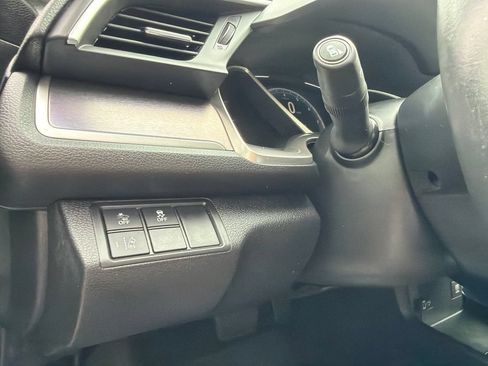 Used 2018 Honda Civic Touring image 22