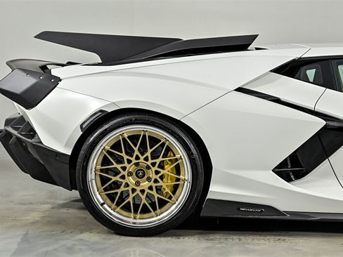 Used 2024 Lamborghini Revuelto AWD/4WD image 40