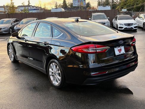 Used 2020 Ford Fusion SE image 5