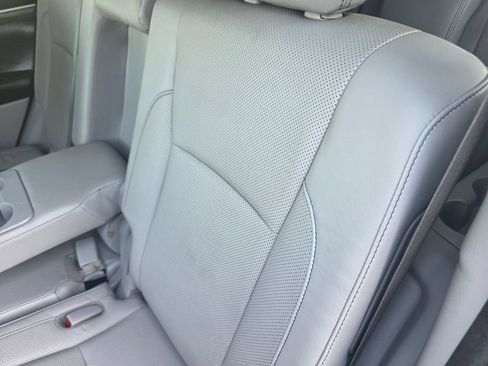 Used 2018 Toyota Highlander Limited w/ Carpet Mat Package (TMS) FWD image 28