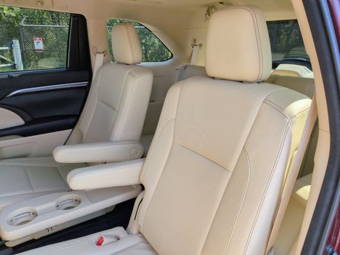 Used 2016 Toyota Highlander Limited FWD image 37
