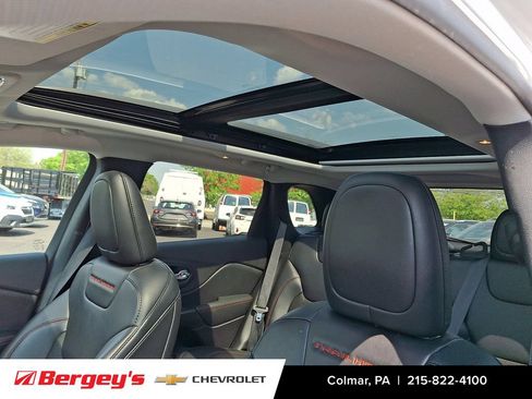 Used 2021 Jeep Cherokee Trailhawk w/ Sun, Sound & Nav Group AWD/4WD image 17
