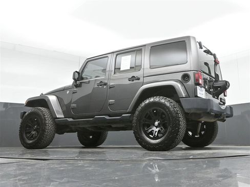 Used 2014 Jeep Wrangler Unlimited Sahara w/ Dual Top Group image 33