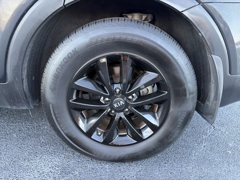 Used 2018 Kia Sorento LX image 19