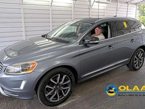 Used 2017 Volvo XC60 T6 Dynamic w/ Preferred Option Package AWD/4WD image 9