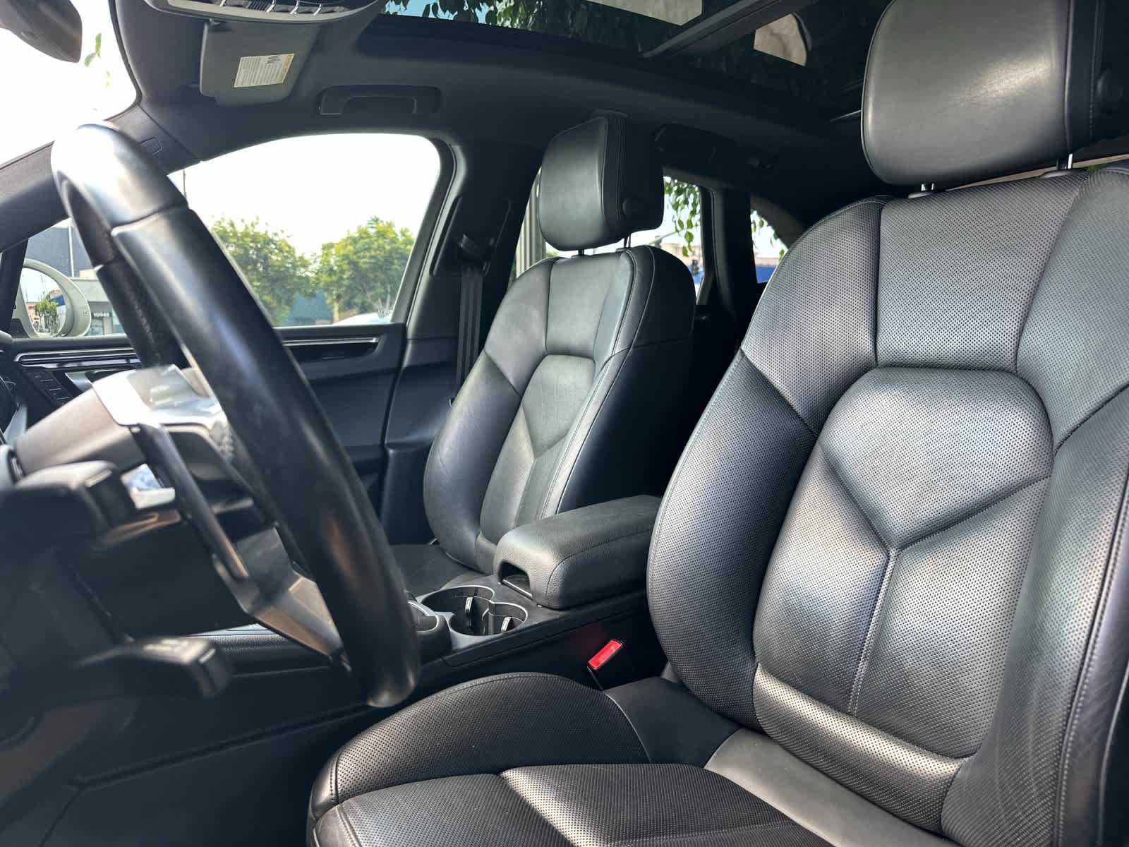 Certified 2021 Porsche Macan S AWD/4WD image 5