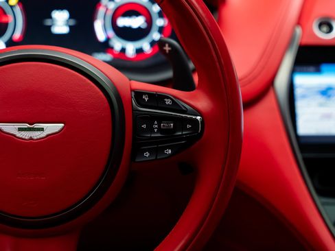 Used 2022 Aston Martin DBX AWD/4WD image 46