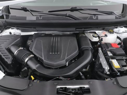 Used 2025 Chevrolet Traverse RS image 15