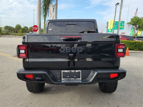 Used 2022 Jeep Gladiator Overland image 6