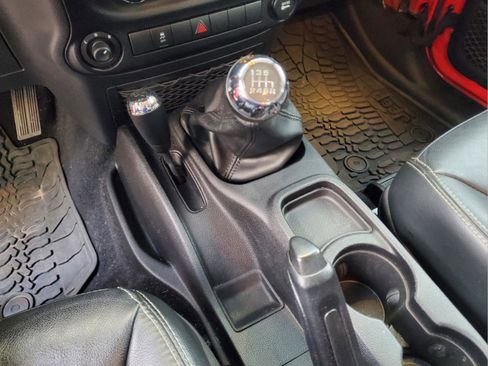 Used 2014 Jeep Wrangler Freedom Edition image 19