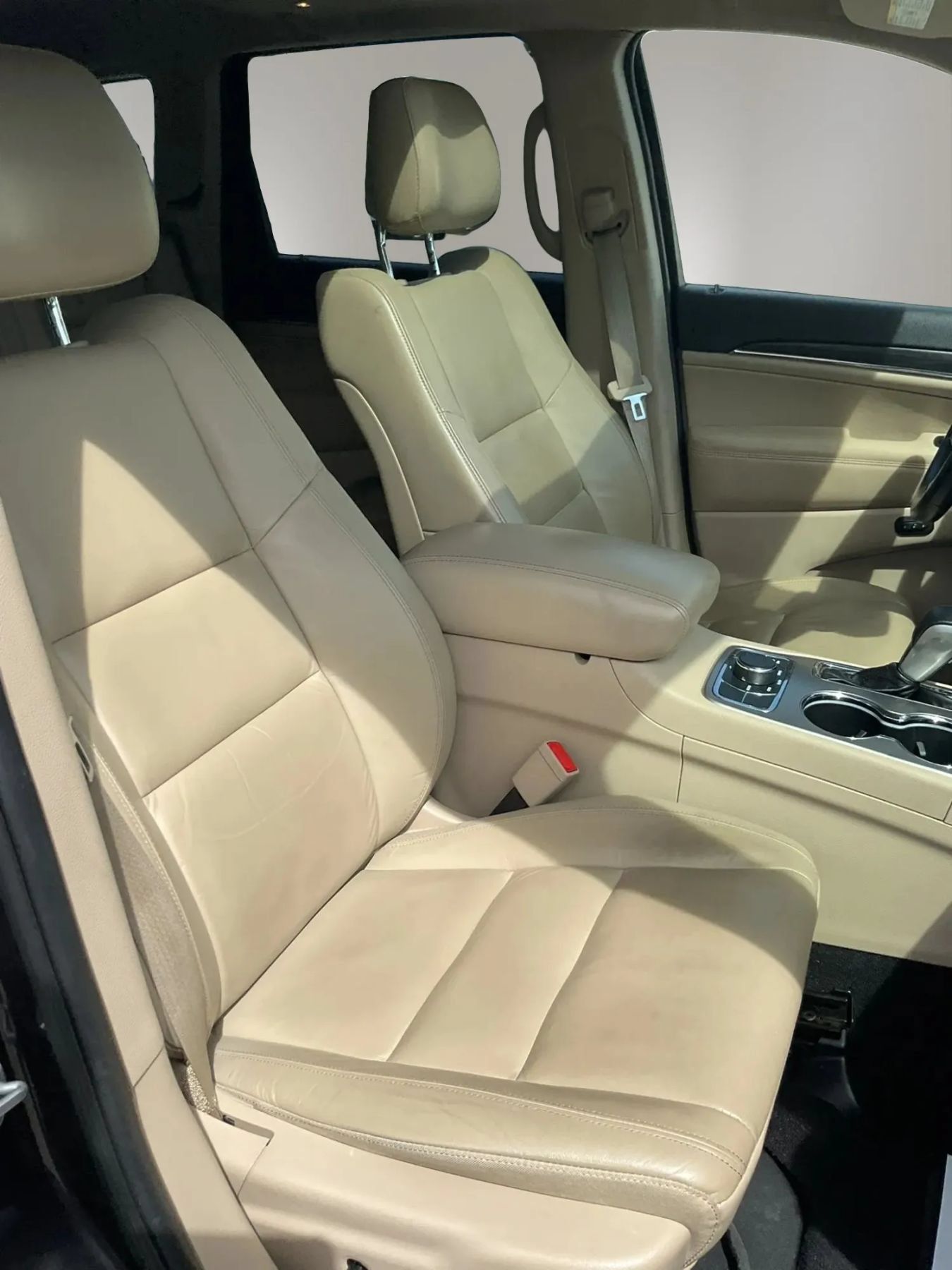 Used 2019 Jeep Grand Cherokee Limited AWD/4WD image 29