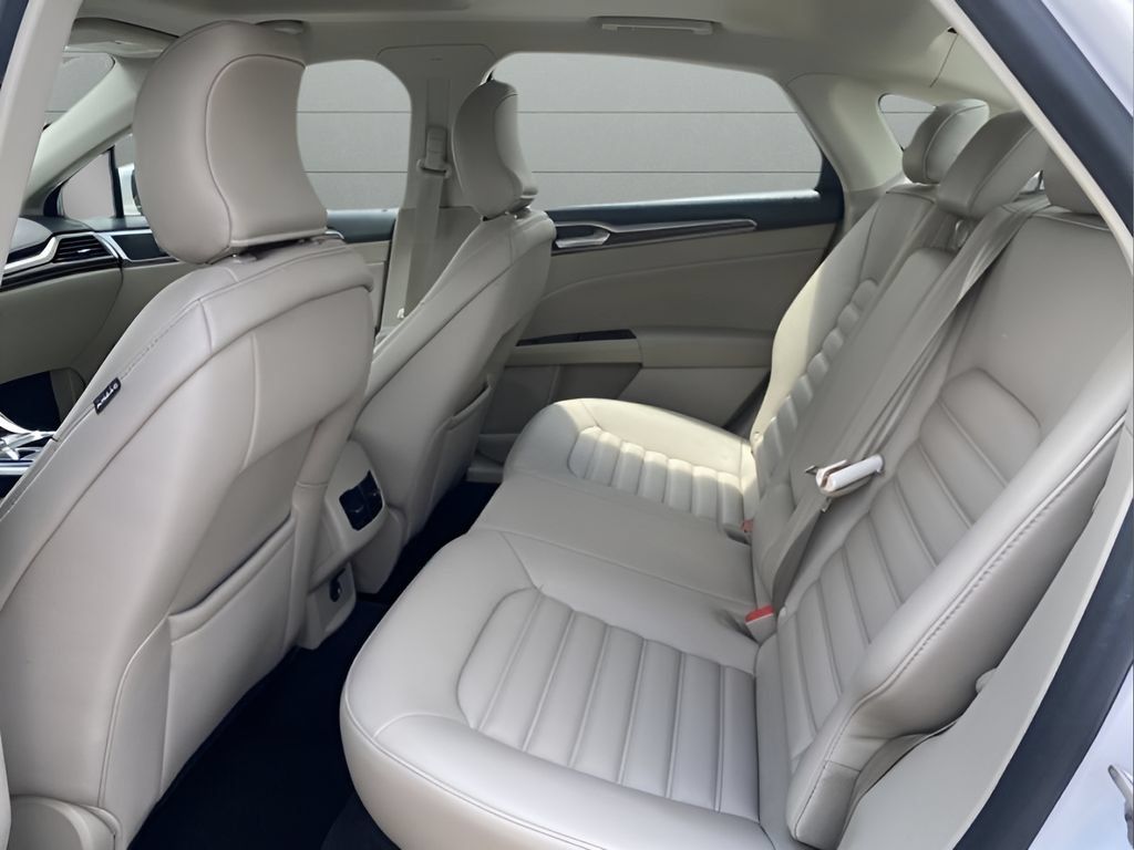 Used 2019 Ford Fusion SEL FWD image 16