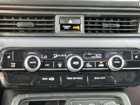 Used 2024 Honda Pilot TrailSport image 15