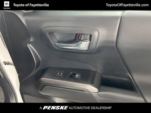 Used 2021 Toyota Tacoma TRD Sport w/ Technology Package AWD/4WD image 17
