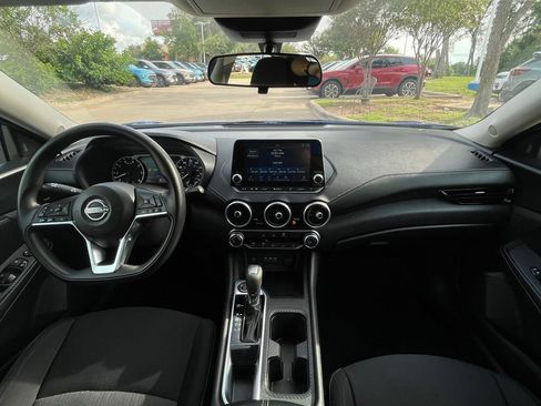 Used 2024 Nissan Sentra SV FWD image 11