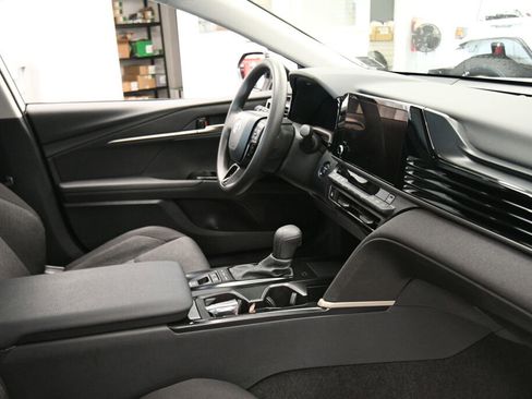 Used 2025 Toyota Camry LE image 27