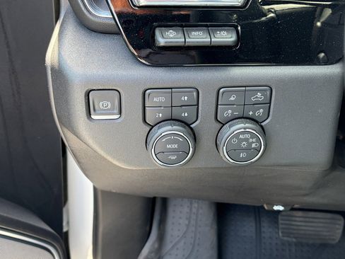 Used 2025 Chevrolet Silverado 1500 High Country AWD/4WD image 9