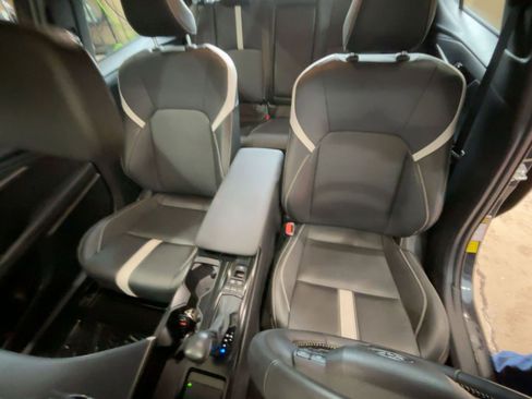 Used 2025 Toyota Camry SE image 11