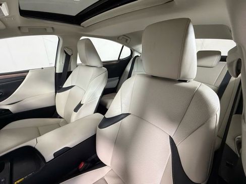 Certified 2025 Lexus ES 300h w/ Premium Package image 13