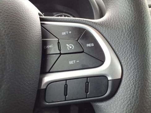 Certified 2023 Jeep Renegade Latitude image 28