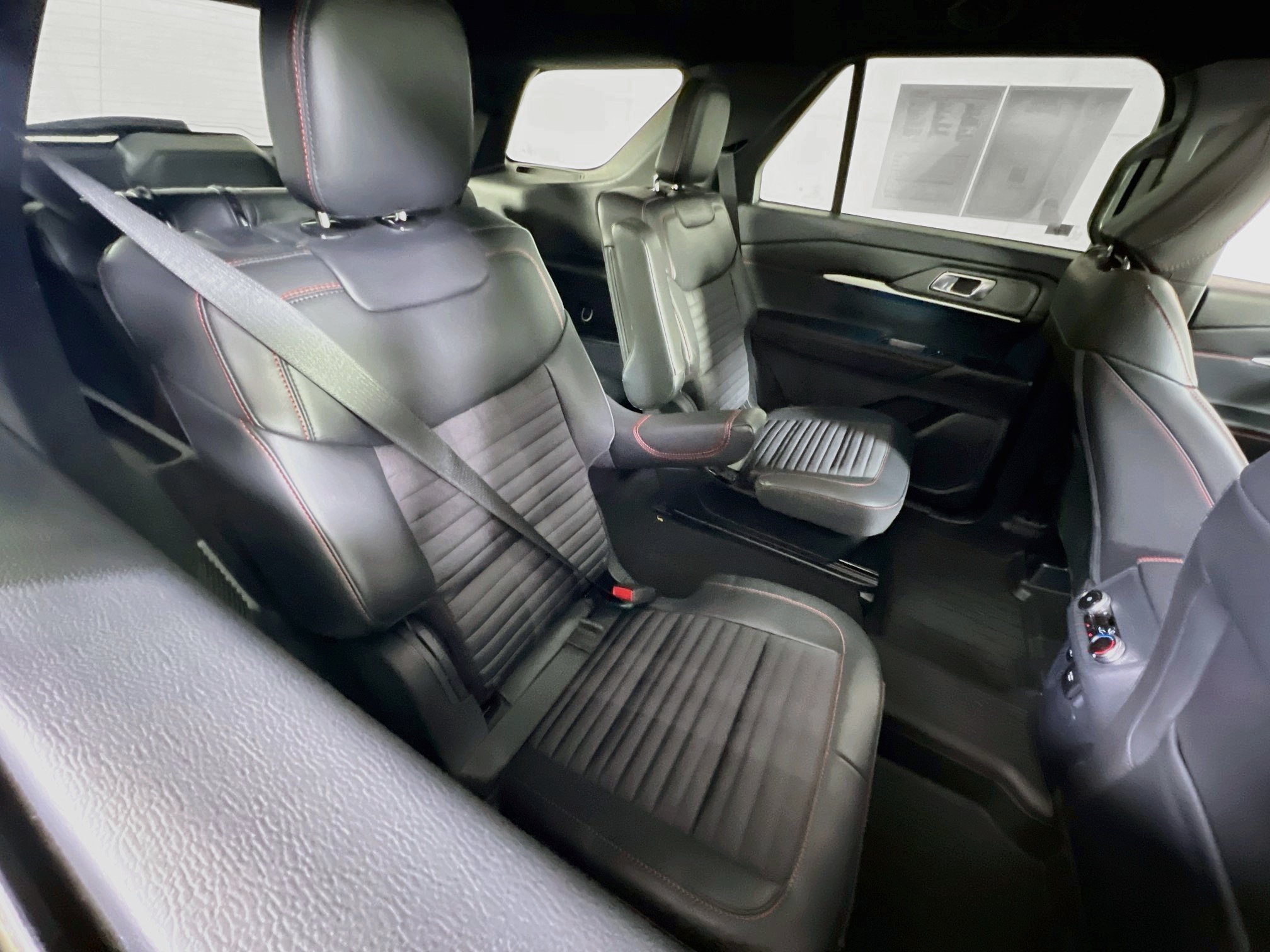 Used 2025 Ford Explorer ST-Line w/ Premium Package AWD/4WD image 28