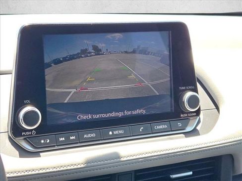 Used 2025 Nissan Rogue SV FWD image 13