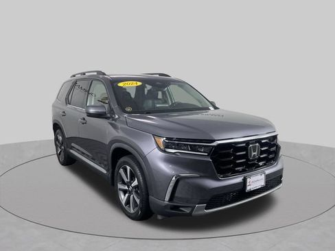 Used 2024 Honda Pilot Touring image 11