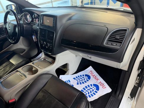 Used 2019 Dodge Grand Caravan SXT image 21