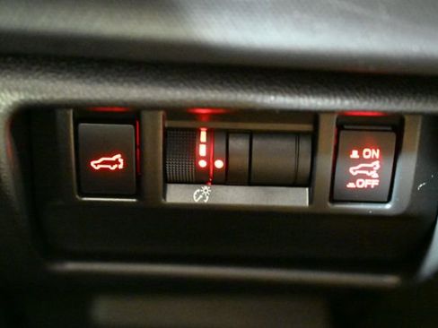 Used 2025 Subaru Forester Premium AWD/4WD image 44