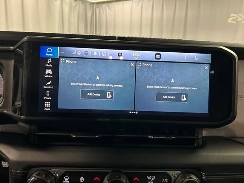 Used 2025 Jeep Wrangler Unlimited Sahara w/ Safety Group AWD/4WD image 17