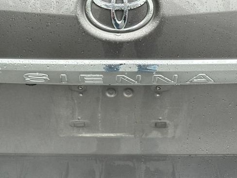 Used 2019 Toyota Sienna Limited Premium image 17