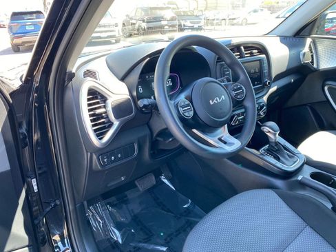 Used 2025 Kia Soul LX w/ LX Technology Package image 32