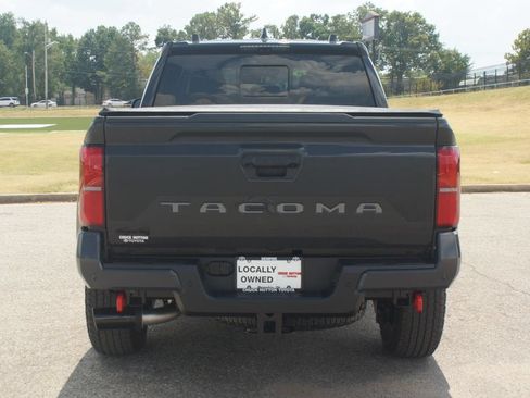 Used 2026 Toyota Tacoma TRD Off-Road w/ TRD Off Road Premium Package AWD/4WD image 3