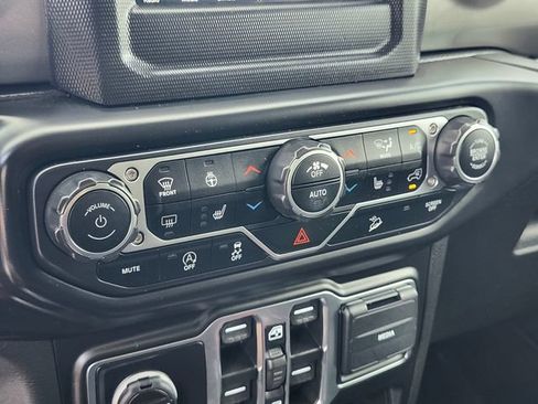 Used 2021 Jeep Wrangler Unlimited Sahara w/ Cold Weather Group AWD/4WD image 21