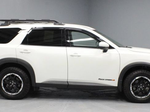 Used 2025 Nissan Pathfinder Rock Creek AWD/4WD image 11