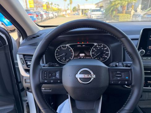 Used 2025 Nissan Rogue SV image 35