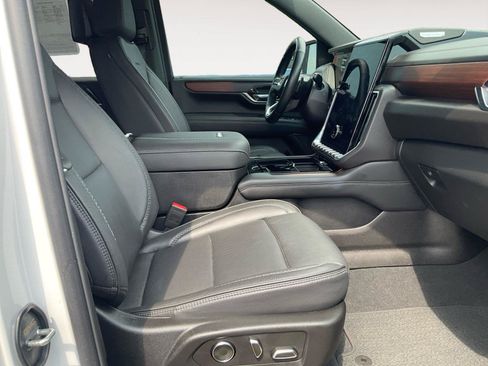 Used 2025 GMC Yukon XL Denali w/ Denali Reserve Package AWD/4WD image 15