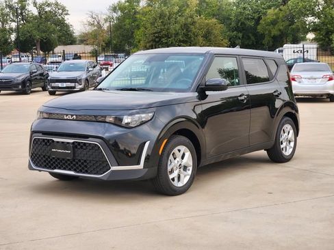 Certified 2025 Kia Soul LX w/ LX Technology Package FWD image 3