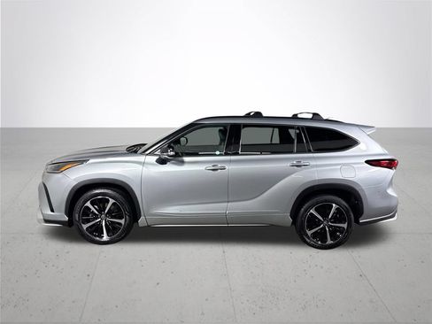 Used 2021 Toyota Highlander XSE AWD/4WD image 9
