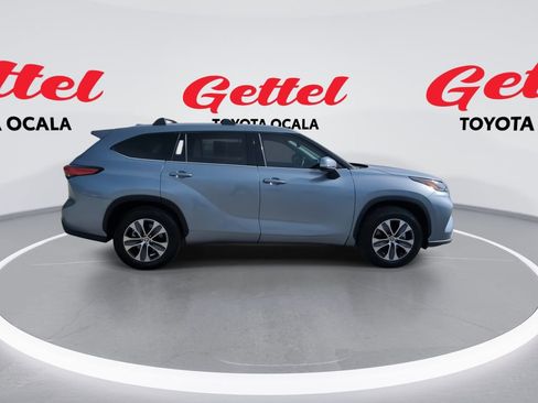 Used 2022 Toyota Highlander XLE image 9