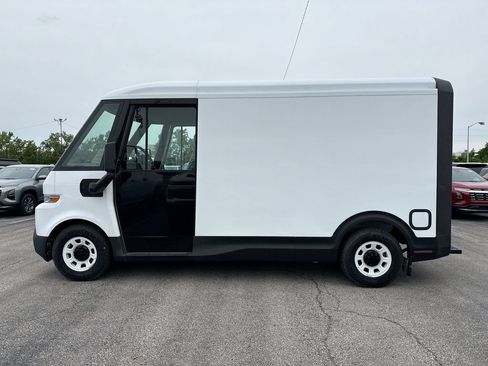 Used 2024 Chevrolet Brightdrop 400 w/ Commercial Equipment Package AWD/4WD image 2