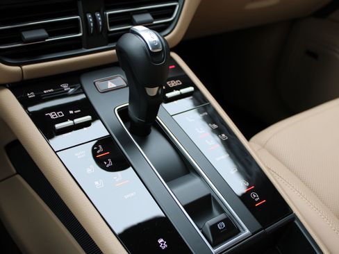 Used 2025 Porsche Macan image 20