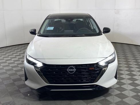 New 2025 Nissan Sentra SR image 2