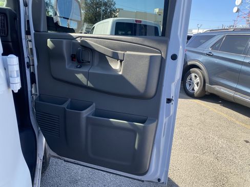 Used 2016 Chevrolet Express 2500 image 24