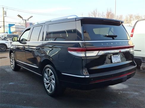 Used 2024 Lincoln Navigator L 4WD image 4