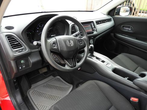 Used 2018 Honda HR-V LX image 13