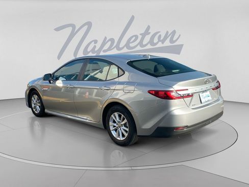 Used 2025 Toyota Camry LE FWD image 6